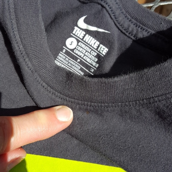 2 Boys Nike shirts size Small (little boys 6-8) - Picture 3 of 8